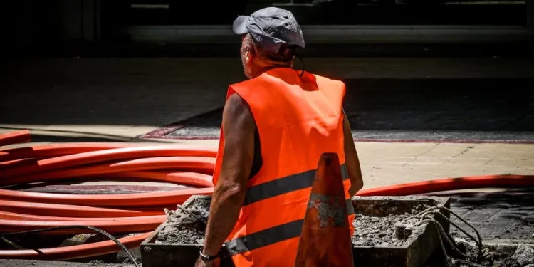 Έκτακτα μέτρα για την αντιμετώπιση της θερμικής καταπόνησης των εργαζομένων τη Δευτέρα