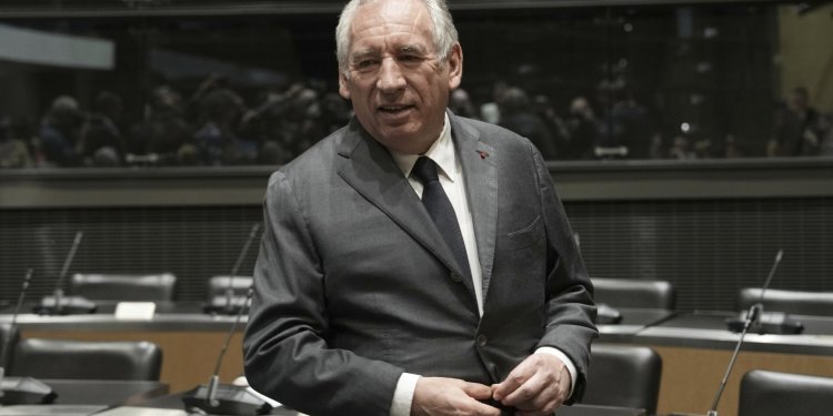 Ο Γάλλος πρωθυπουργός Φ. Μπαϊρού επέζησε της νέας πρότασης μομφής