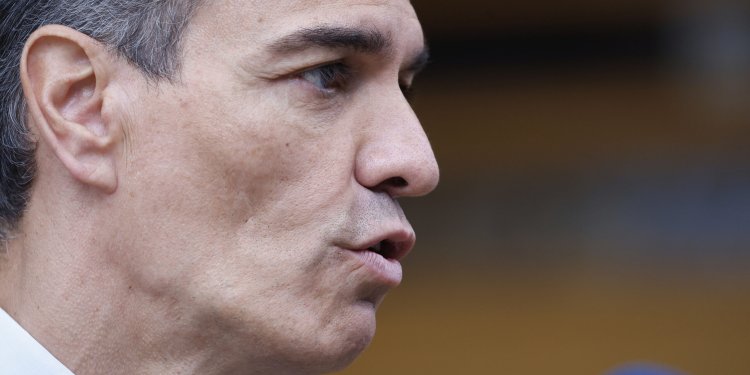 Αντιμέτωπος με σκάνδαλα ο πρωθυπουργός Σάντσεθ παρουσίασε “ένα σχέδιο αντιμετώπισης της διαφθοράς”