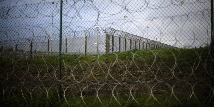 Η βρετανική κυβέρνηση επιστρατεύει τεχνητή νοημοσύνη για να προλάβει τη βία στις φυλακές