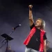 Ο Βασίλης Παπακωνσταντίνου ολοκληρώνει την περιοδεία του στο Θέατρο Βράχων