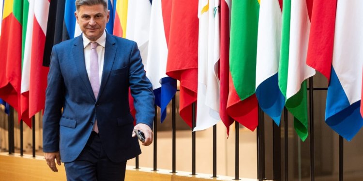 Ουσιαστική αντιπολίτευση για όλα κανει ο Νικολας Φαραντούρης – Στη Νέα Υόρκη από σήμερα – Συναντιέται με τον ΓΓ ΟΗΕ Γκουτέρες*