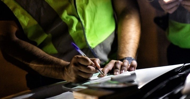 Μπαράζ ελέγχων εισιτηρίων σε λεωφορεία και Μετρό Μπαράζ ελέγχων εισιτηρίων σε λεωφορεία και Μετρό