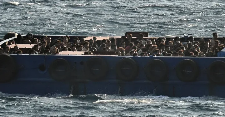 Μεταφορά 247 μεταναστών από τη Σούδα στο Λαύριο