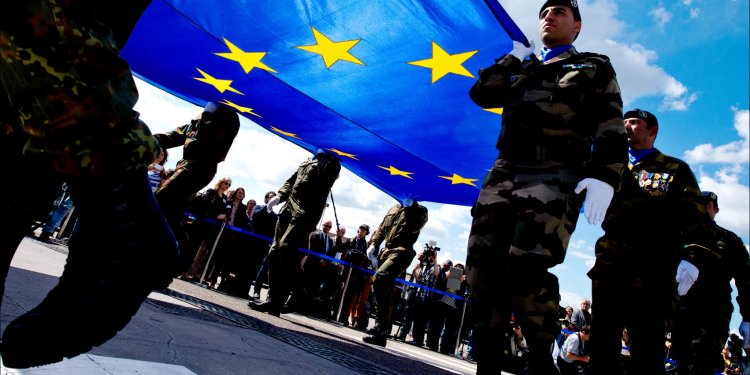 Ριζική αναδιάρθρωση της δομής των Ενόπλων Δυνάμεων – Θητεία μόνο στον Στρατό Ξηράς και αποζημίωση οπλιτών