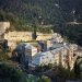 Φωτιά σε φορτηγό που έπεσε σε χαράδρα στο Άγιο Όρος