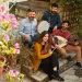«Πάμε πανηγύρι metá?»: Πλαστικές καρέκλες, λαμπάκια, μπύρες και κλαρίνα στο ΚΠΙΣΝ