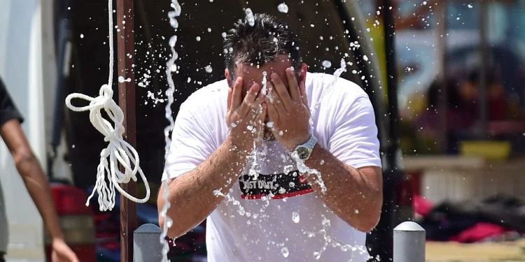 Σε κλοιό καύσωνα η χώρα – Το θερμόμετρο σήμερα έως και 43 βαθμούς – Σε ποιες περιοχές είναι υψηλός ο κίνδυνος πυρκαγιάς