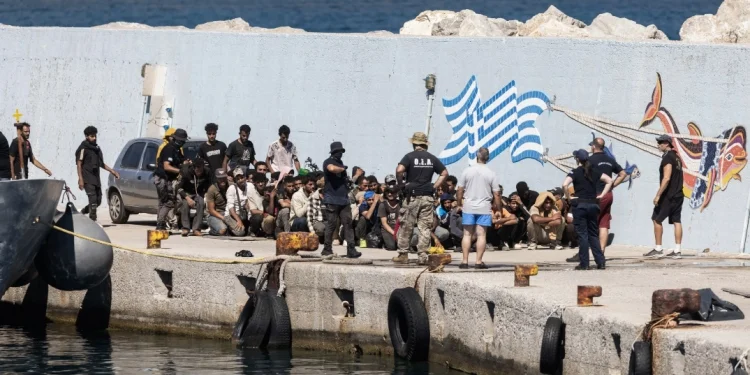 Ιβριδικος πόλεμος με τους μετανάστες στην Κρήτη Ιβριδικος πόλεμος με τους μετανάστες στην Κρήτη