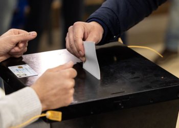 Δημοσκόπηση Real Polls: Κατάρρευση ΝΔ στο 23% – Πάνω από 18% θα ψήφιζαν κόμμα Τσίπρα