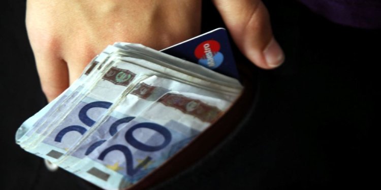 Συνολικά 53.688.748,03 ευρώ θα καταβληθούν σε 67.677 δικαιούχους από τις 18 έως τις 22 Αυγούστου 2025 στο πλαίσιο των προγραμματισμένων καταβολών του e-ΕΦΚΑ και της Δημόσιας Υπηρεσίας Απασχόλησης (ΔΥΠΑ).