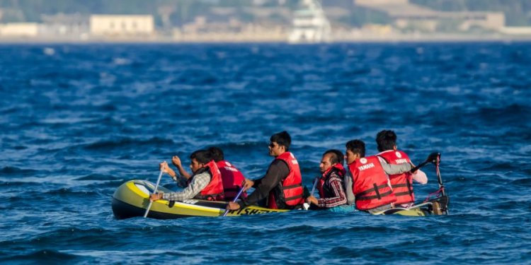 Αυξημένες είναι οι ροές μεταναστών νότια της Κρήτης, με τη Γαύδο να σηκώνει το μεγάλο βάρος της πρώτης και ουσιαστικής διαχείρισης, γεγονός που έχει προβληματίσει τη δημοτική Αρχή.