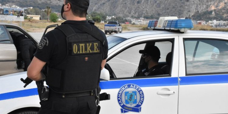 Σε εξέλιξη βρίσκεται αστυνομική επιχείρηση της διεύθυνσης αντιμετώπισης οργανωμένου εγκλήματος στην Αττική για την εξάρθρωση εγκληματικών ομάδων τούρκων υπηκόων.