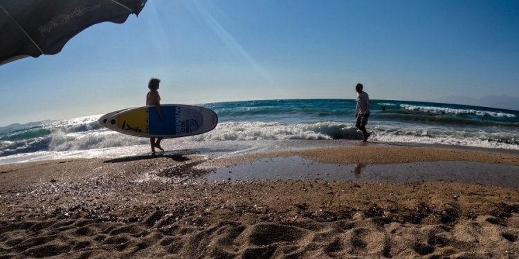Μικρή πτώση θερμοκρασίας τη Δευτέρα – Μπόρες και τοπικές καταιγίδες βόρεια και κεντρικά – FANTOMAS.GR