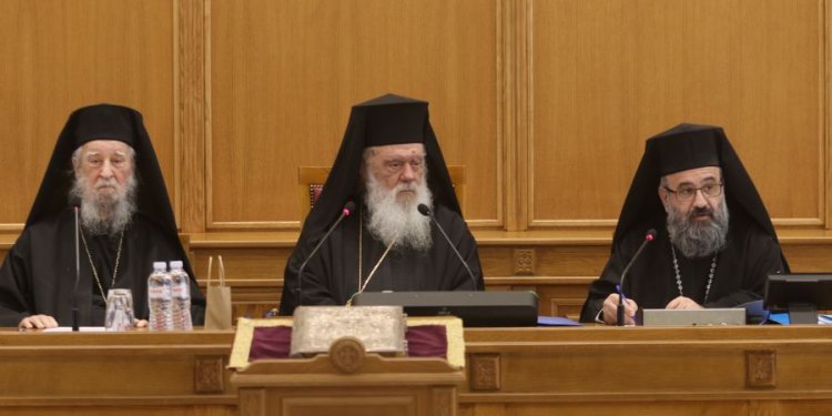 Την αμέριστη στήριξή του στον Αρχιεπίσκοπο Δαμιανό εξέφρασε η Αγία και Ιερά Σύνοδος του Οικουμενικού Πατριαρχείου, που συνεδρίασε υπό τον Πατριάρχη Βαρθολομαίο.Ολόκληρη η ανακοίνωση της Αγίας και Ιεράς Συνόδου του Οικουμενικού Πατριαρχείου