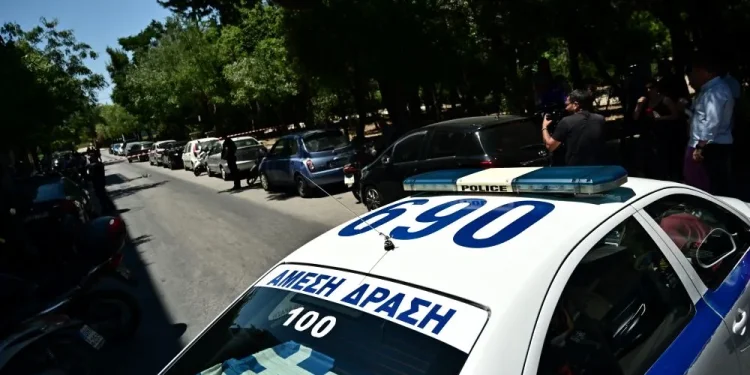 Εξιχνιάστηκε υπόθεση έκρηξης χειροβομβίδας σε κατάστημα στα Σεπόλια Εξιχνιάστηκε υπόθεση έκρηξης χειροβομβίδας σε κατάστημα στα Σεπόλια