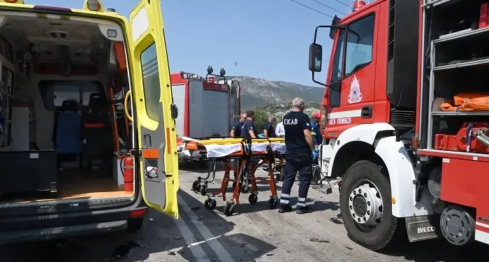 Στο Ιπποκράτειο Νοσοκομείο Θεσσαλονίκης διακομίστηκε η 11χρονη που τραυματίστηκε σοβαρά στο τροχαίο που έγινε το απόγευμα στην επαρχιακή οδό Κατερίνης -Δίου, στη Νέα Έφεσο, στο οποίο έχασε τη ζωή της η 9χρονη αδελφή της. Στο Ιπποκράτειο Νοσοκομείο Θεσσαλονίκης διακομίστηκε η 11χρονη που τραυματίστηκε σοβαρά στο τροχαίο που έγινε το απόγευμα στην επαρχιακή οδό Κατερίνης -Δίου, στη Νέα Έφεσο, στο οποίο έχασε τη ζωή της η 9χρονη αδελφή της.