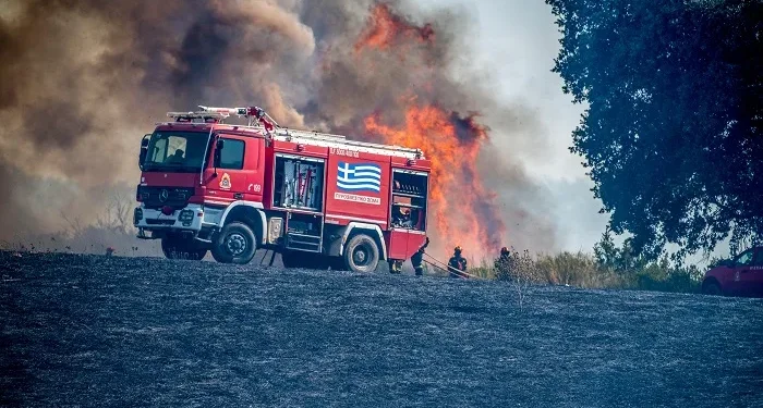 Συναγερμός στην Πυροσβεστική Υπηρεσία για την αντιμετώπιση δύο πυρκαγιών που ξέσπασαν νωρίτερα το μεσημέρι.