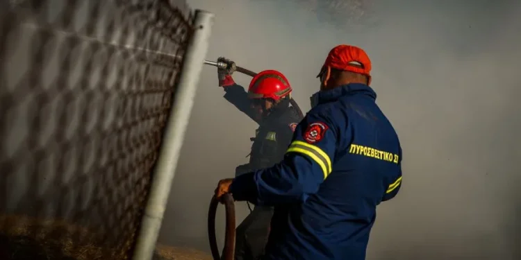 Φωτιά σε εργοστάσιο στο Αιγάλεω – Κυκλοφοριακές ρυθμίσεις