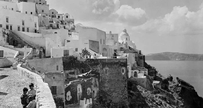 «Nelly’s. Η Σαντορίνη του μεσοπολέμου» στο Κέντρο Φωτογραφίας Καστελάνα