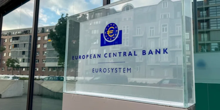 Τίτλοι τέλους από την ΕΚΤ στις μειώσεις επιτοκίων – Οι προβλέψεις για πληθωρισμό και ανάπτυξη