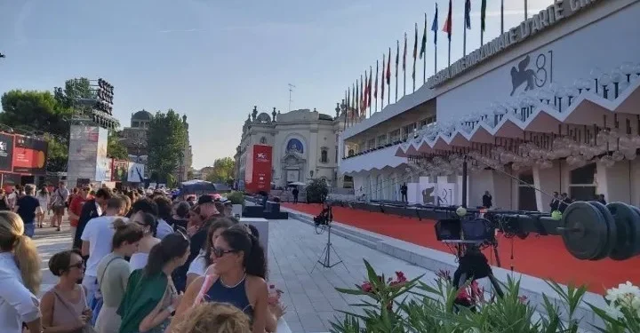 Σήμερα το Bugonia του Λάνθιμου, ποιοι άλλοι Έλληνες σκηνοθέτες δίνουν το παρών Σήμερα το Bugonia του Λάνθιμου, ποιοι άλλοι Έλληνες σκηνοθέτες δίνουν το παρών