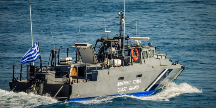 Στον εντοπισμό 26 αλλοδαπών και μίας σορού αλλοδαπής γυναίκας προχώρησαν στελέχη του Λιμενικού Σώματος – Ελληνικής Ακτοφυλακής και της ΕΛΑΣ στην περιοχή του Αγαθονησίου. Στον εντοπισμό 26 αλλοδαπών και μίας σορού αλλοδαπής γυναίκας προχώρησαν στελέχη του Λιμενικού Σώματος – Ελληνικής Ακτοφυλακής και της ΕΛΑΣ στην περιοχή του Αγαθονησίου.