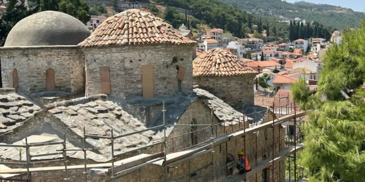 Aυτοψίες της Υπουργού Πολιτισμού Λίνας Μενδώνη σε έργα στη Σάμο