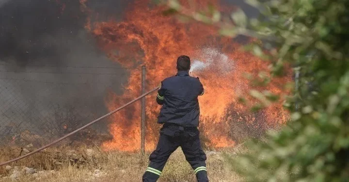 Ως ύποπτος για εμπρησμό από πρόσθεση και κατ’ εξακολούθηση για 11 πυρκαγιές στην αγροτική περιοχή Γενισέας Ξάνθης συνελήφθη ημεδαπός.