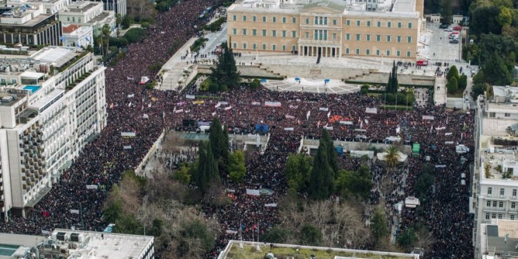 Τέμπη: Αμεριστη συμπαράσταση στον Πάνο Ρούτσι από συγγενείς θυμάτων