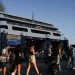 Σε εξέλιξη η μεγάλη έξοδος του Αυγούστου – Αδειάζουν οι πόλεις, γεμίζουν οι παραλίες