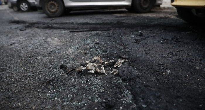 Εμπρηστική επίθεση σε καφετέρια στην Καλλιθέα – Εντοπίστηκαν υπολείμματα από γκαζάκια