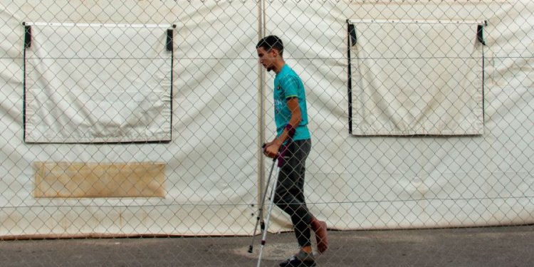 Το νέο θεσμικό πλαίσιο για το μεταναστευτικό που περιέχεται στο νομοσχέδιο, το οποίο υπερψηφίστηκε χθες από την Ολομέλεια της Βουλής, έρχεται να ενισχύσει τα εργαλεία της πολιτείας για την «αντιμετώπιση της παράνομης μετανάστευσης, την αποτροπή καταχρήσεων στο σύστημα ασύλου και τη διευκόλυνση των επιστροφών πολιτών τρίτων χωρών», αναφέρει το υπουργείο Μετανάστευσης και Ασύλου.