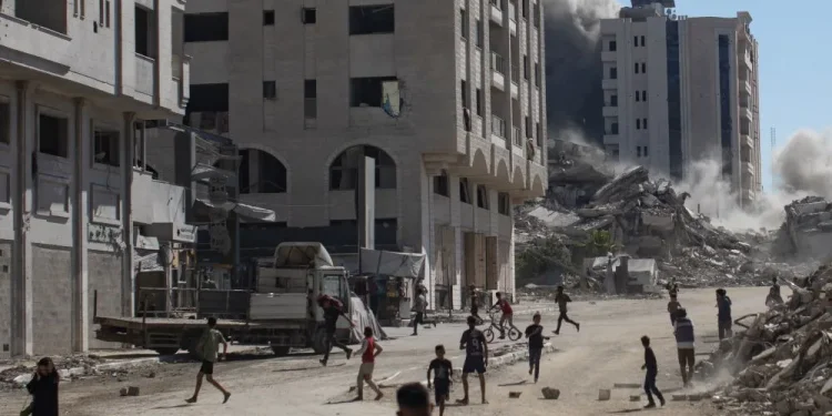 Οι Παλαιστίνιοι εγκαταλείπουν τη Γάζα – Ασταμάτητο το ισραηλινό σφυροκόπημα Οι Παλαιστίνιοι εγκαταλείπουν τη Γάζα – Ασταμάτητο το ισραηλινό σφυροκόπημα