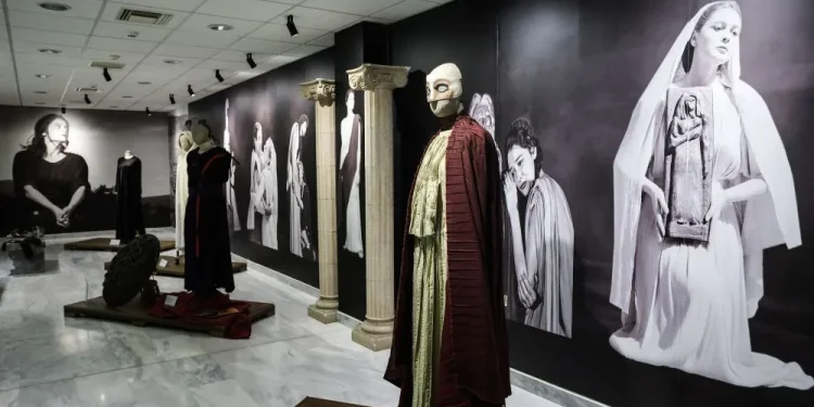 Ο ΠτΔ εγκαινίασε το Μουσείο Άννας Συνοδινού στο Λουτράκι Ο ΠτΔ εγκαινίασε το Μουσείο Άννας Συνοδινού στο Λουτράκι