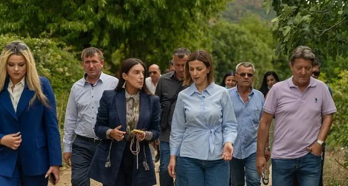 Στο πλευρό των Κινητών Ομάδων Υγείας (ΚΟΜΥ) κατά τη διάρκεια δράσεων προληπτικών εξετάσεων και κατ’ οίκον επισκέψεων, στα ορεινά χωριά της Ξάνθης, της Ροδόπης και του Έβρου βρέθηκε το προηγούμενο τριήμερο η αναπληρώτρια υπουργός Υγείας Ειρήνη Αγαπηδάκη.