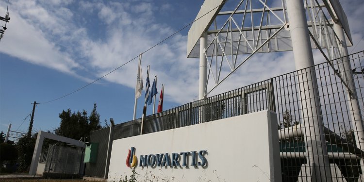 Οκτώ χρόνια μετά τους ισχυρισμούς των δύο πρώην προστατευόμενων μαρτύρων περί χρηματισμού δέκα πολιτικών προσώπων από τη Novartis, το Μονομελές Πλημμελειοδικείο θα ανακοινώσει σήμερα την απόφαση του για τους “Μάξιμο Σαράφη” και “Αικατερίνη Κελέση” που εδώ και μήνες δικάζονται για ψευδή κατάθεση και ψευδή καταμήνυση.