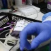 Λίγες εβδομάδες μετά τον θάνατο 62χρονης στο Τζάνειο από λανθασμένη μετάγγιση, νέο περιστατικό έρχεται να προκαλέσει ανησυχία στο χώρο της υγείας. Αυτή τη φορά, το συμβάν σημειώθηκε στην ιδιωτική κλινική «Ευρωκλινική» της Αθήνας, τις πρώτες πρωινές ώρες της Δευτέρας.