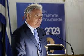 Ο Γιάννης Σγουρος σώζει την τιμή του ΠΑΣΟΚ από την πολιτική ‘αναλγησία ‘ Διαμαντοπούλου