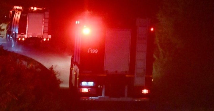 Πυρκαγιά σε κατάστημα με ηλεκτρικά σκούτερ στη Λ. Βάρης – Κορωπίου