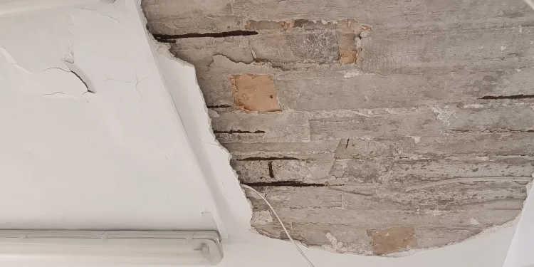 Πτώση σοβάδων στο Δημοτικό Ιατρείο Νέου Κόσμου – Αθήνα 9,84