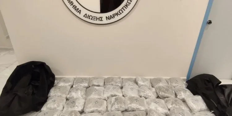Τέσσερις συλλήψεις μετά από καταδίωξη για μεταφορά 43 κιλών κάνναβης