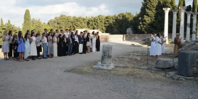Στο Ασκληπιείο της Κω ορκίστηκαν 40 αριστούχοι γιατροί από όλο τον κόσμο Στο Ασκληπιείο της Κω ορκίστηκαν 40 αριστούχοι γιατροί από όλο τον κόσμο
