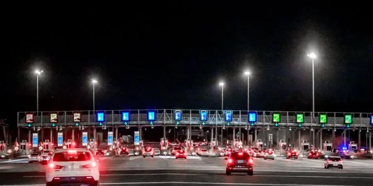 Σε εξέλιξη η επιστροφή των εκδρομέων – Πυκνή ροή στο ρεύμα εισόδου της Αθηνών-Λαμίας