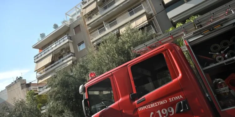 Φωτιά σε διαμέρισμα στο Παλαιό Φάληρο