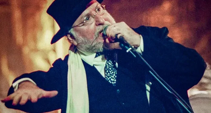 «Ας κρατήσουν οι χοροί»-Το «αντίο» επώνυμων και ανώνυμων στον Δ. Σαββόπουλο