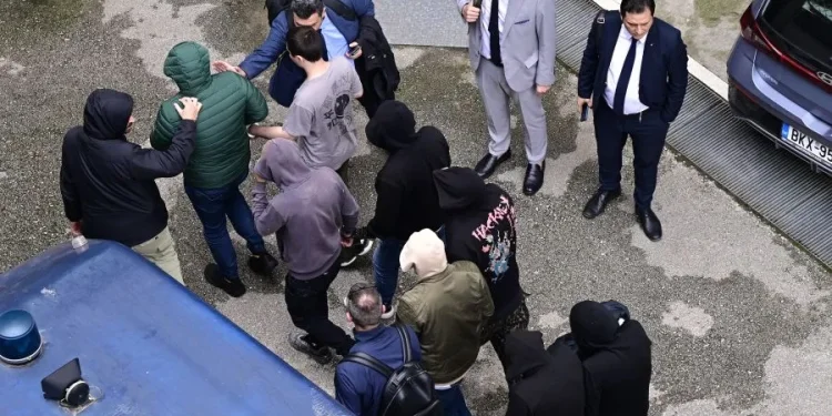 Για τέσσερα κακουργήματα διώκονται οι 37 συλληφθέντες για τις παράνομες επιδοτήσεις Για τέσσερα κακουργήματα διώκονται οι 37 συλληφθέντες για τις παράνομες επιδοτήσεις