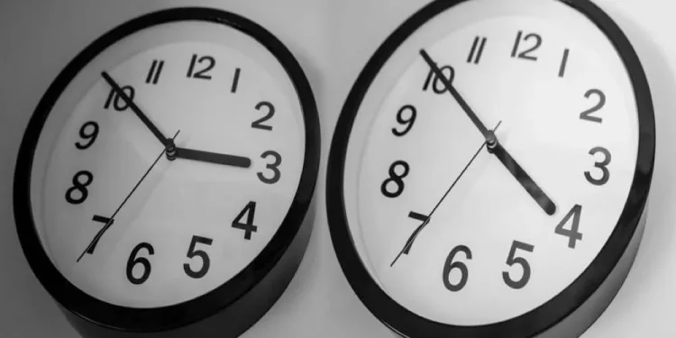 Αλλάζει τα ξημερώματα η ώρα – Μία ώρα πίσω οι δείκτες των ρολογιών Αλλάζει τα ξημερώματα η ώρα – Μία ώρα πίσω οι δείκτες των ρολογιών