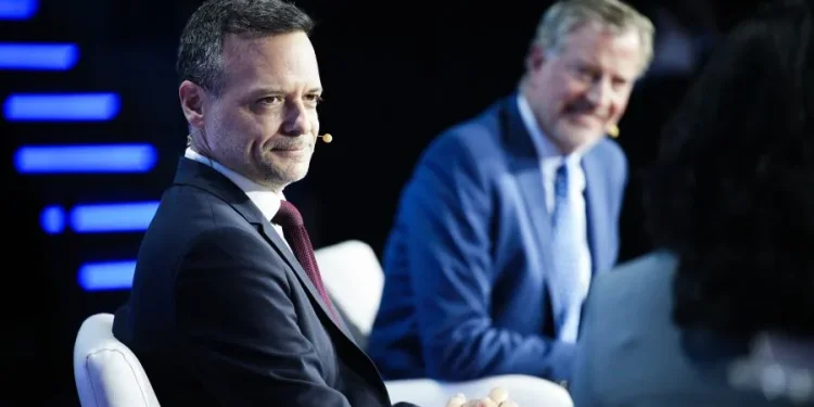 Εάν θέλουμε να επανασχεδιάσουμε τη Δημοκρατία, τότε πρέπει να ενισχύσουμε τη δύναμη των πόλεων