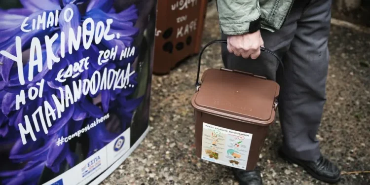 Συνεχίζεται η δωρεάν διανομή οικιακών καφέ κάδων